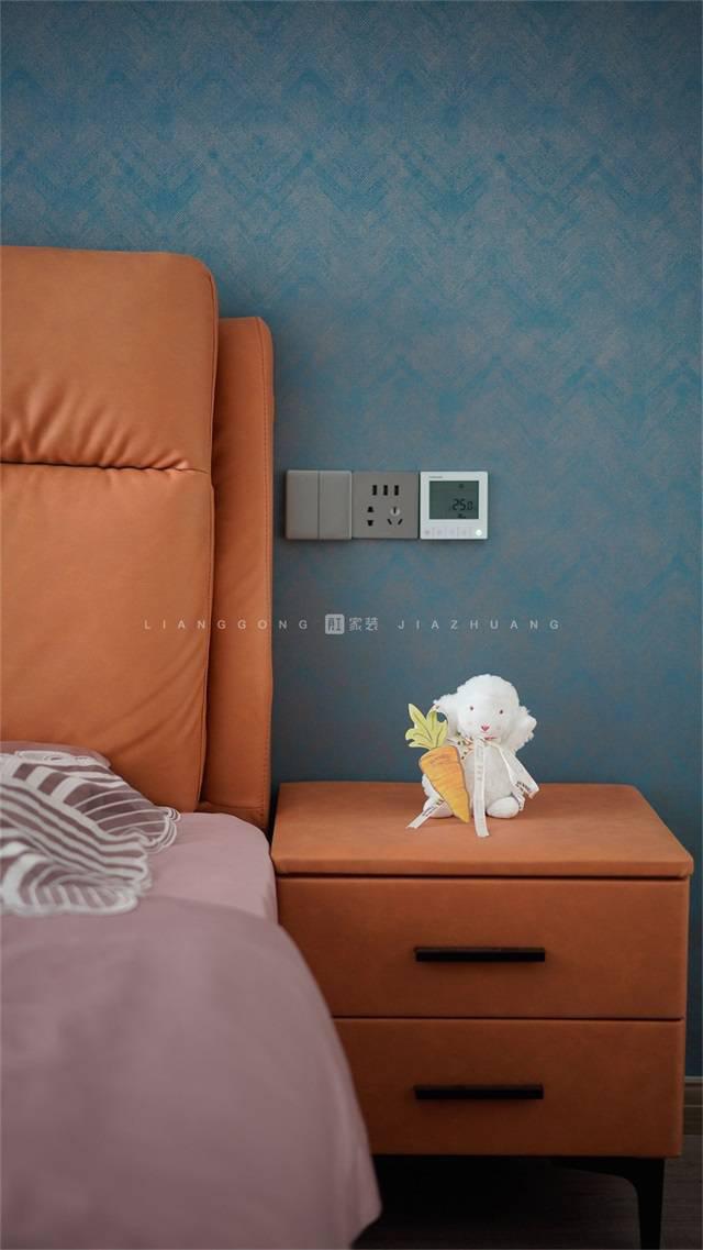 现代轻奢风格卧室装修效果图